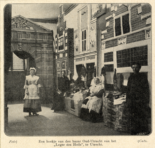 98326 Afbeelding van een straatje op de bazar in het gebouw van het Leger des Heils (Weistraat 85-87) te Utrecht met ...